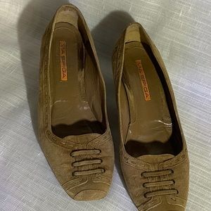 Women’s Via Spiga Square Toe Tan Round Heel Suede Shoe 7 M